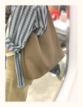 حقيبة كتف نسائية بيج عملية بسعة مناسبة - KSA